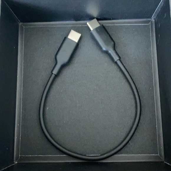 Sealed apple air pods - Picture 3 of 4